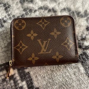Louis Vuitton coin purse monogram
